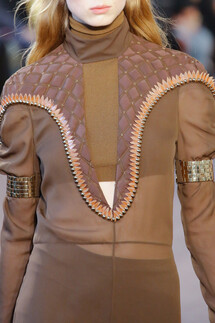 Details Chloé Fall 2018 Ready-to-Wear , Детали коллекции Хлоя осень зима 2018 , Fashion show , неделя моды в Париже , PFW , Paris Fashion Week , Mainstyles